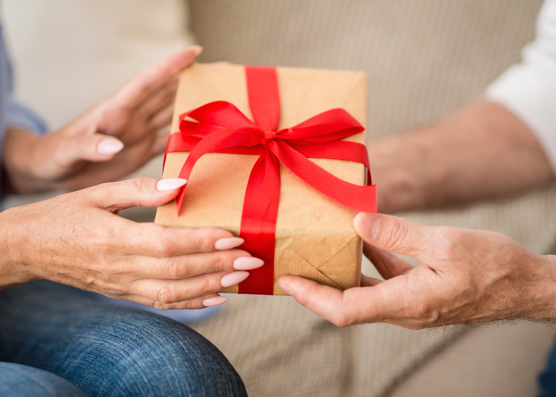 5-holiday-gift-ideas-for-seniors